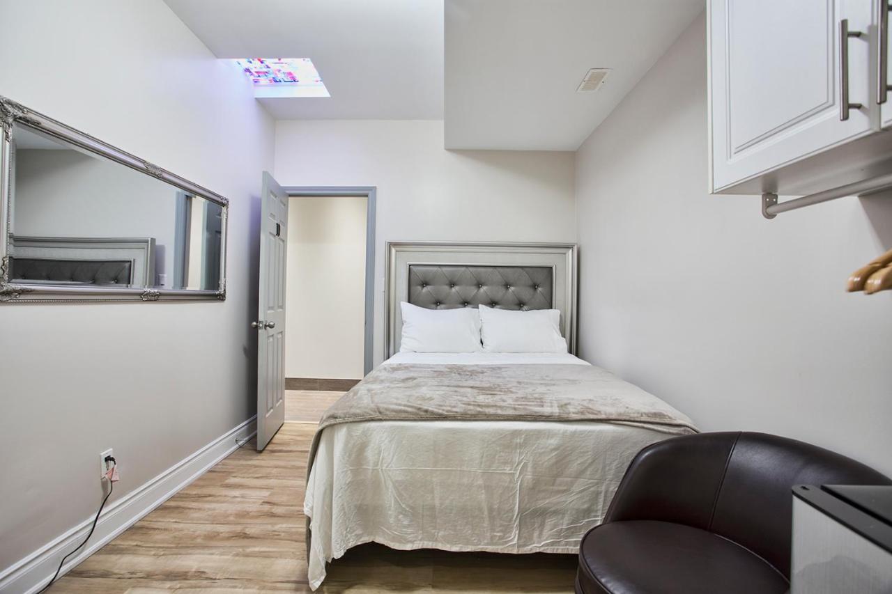 Toronto Rooms And Suites Exteriér fotografie
