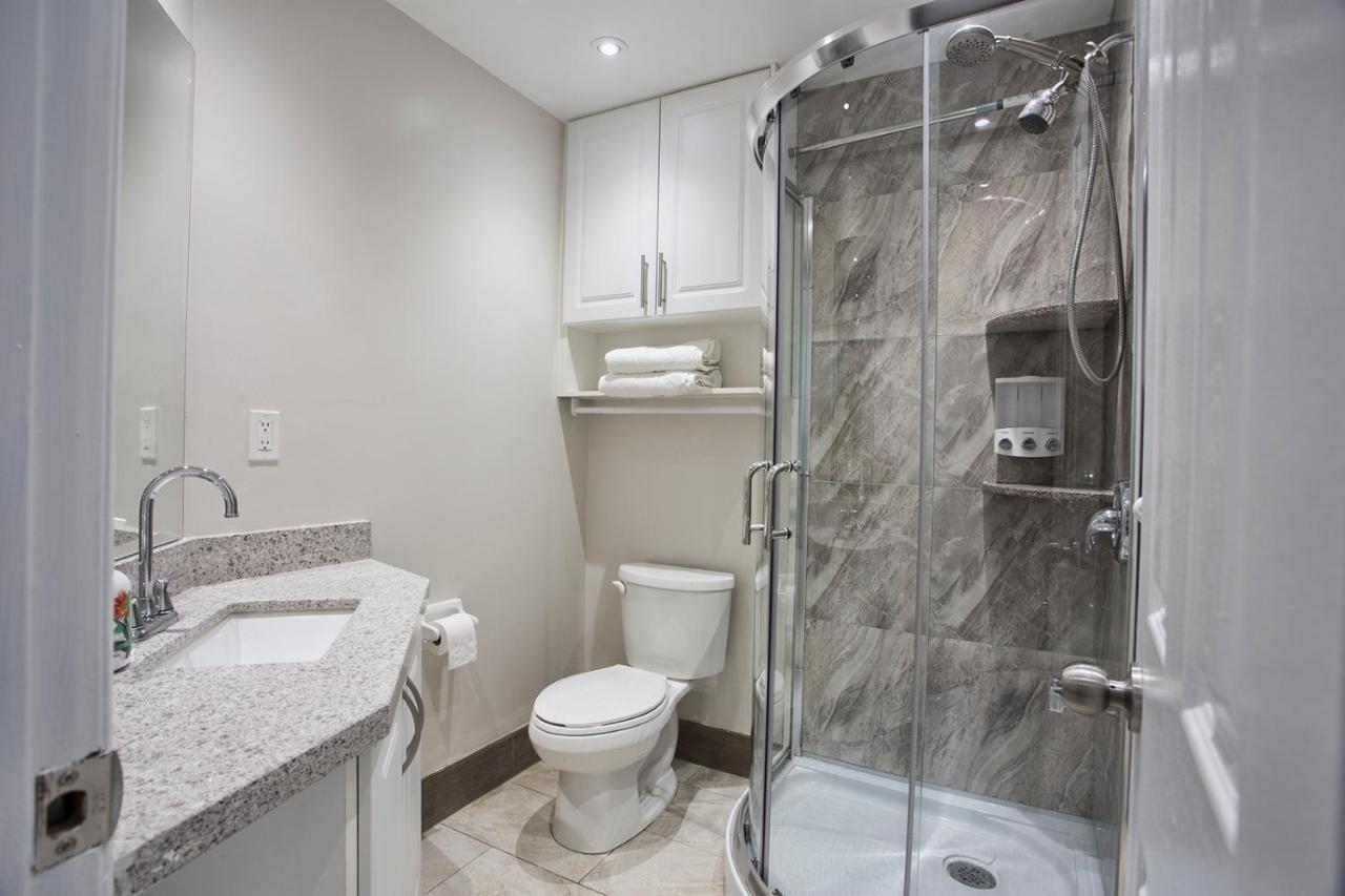 Toronto Rooms And Suites Exteriér fotografie