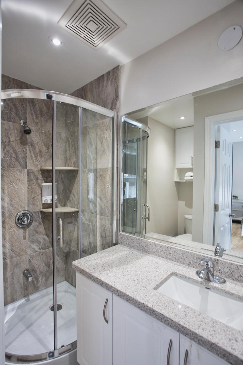 Toronto Rooms And Suites Exteriér fotografie