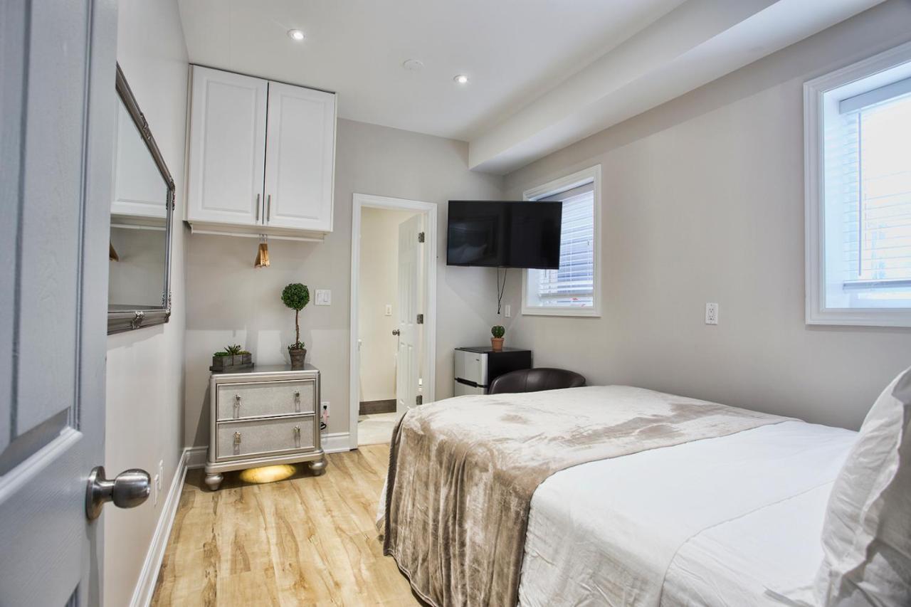 Toronto Rooms And Suites Exteriér fotografie
